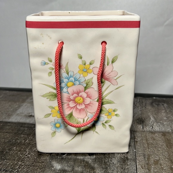 Vintage 1986 FTDA Ceramic Vase Floral Design Made in Japan - Picture 3 of 5